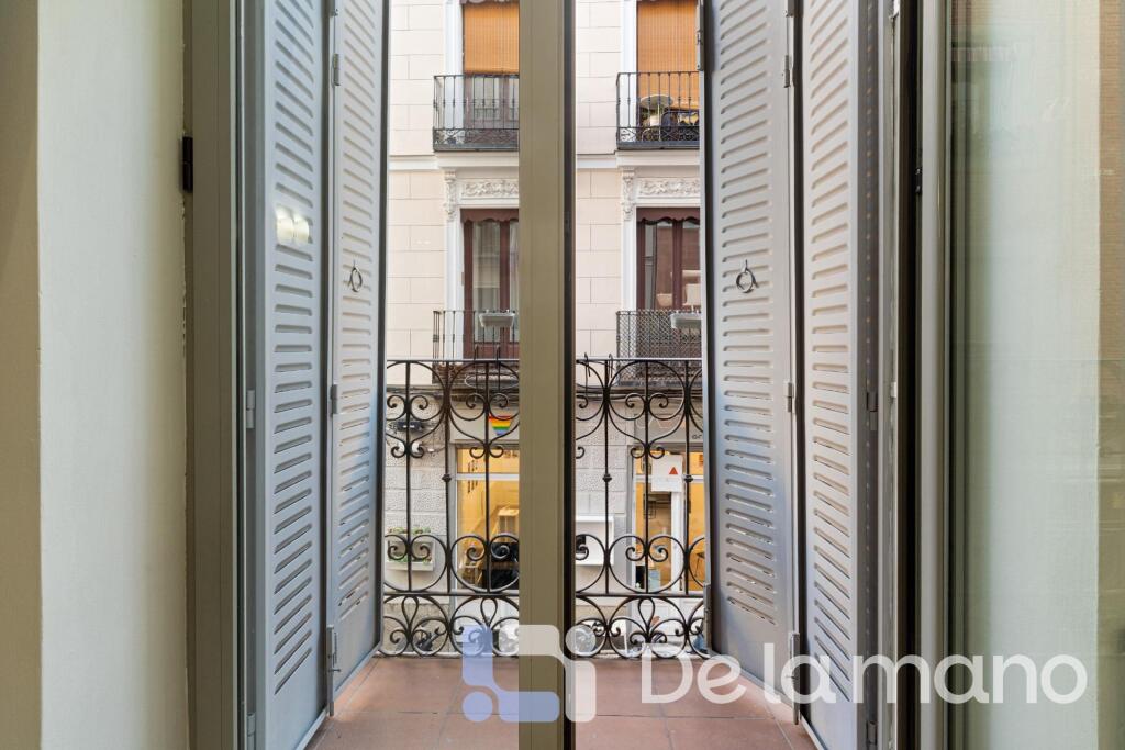 PISO REFORMADO, AMUEBLADO Y CON BALCÓN PRIVADO. - foto 2