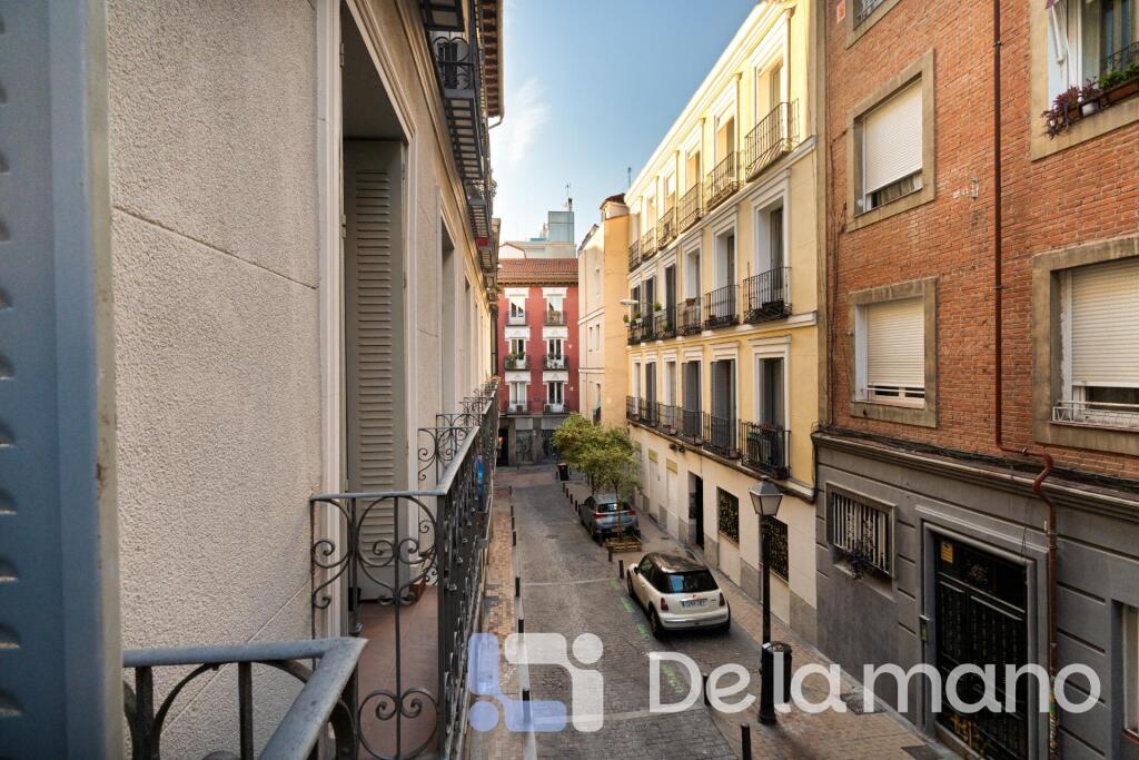 PISO REFORMADO, AMUEBLADO Y CON BALCÓN PRIVADO. - foto 3