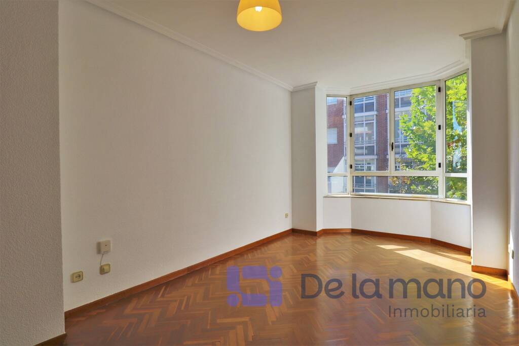 ¡ACOGEDOR Y LUMINOSO APARTAMENTO EXTERIOR CON GARAJE EN LA FINCA!