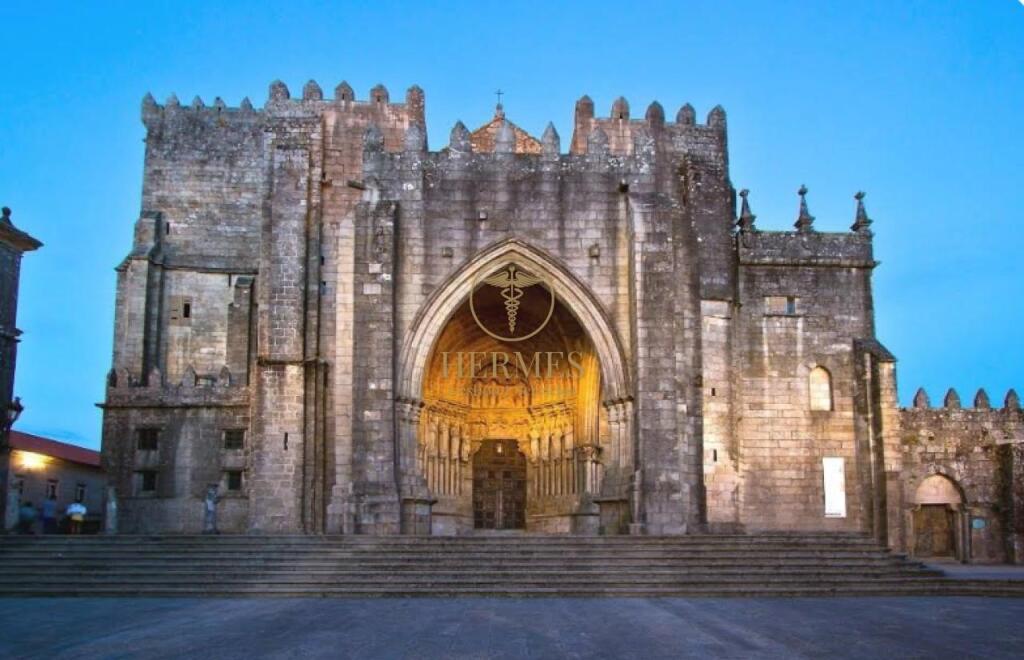 Venta de  Casa señorial en Tui, Camino de Santiago