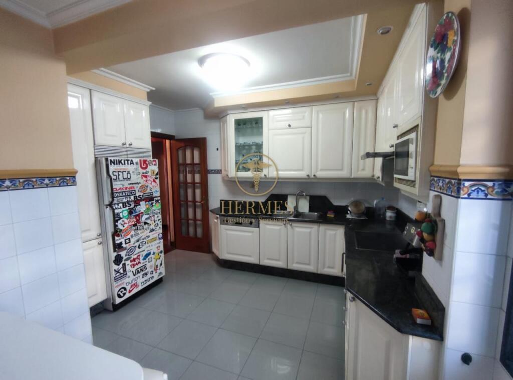 Piso de 115 m2 en venta Gran Vía Vigo. - foto 2