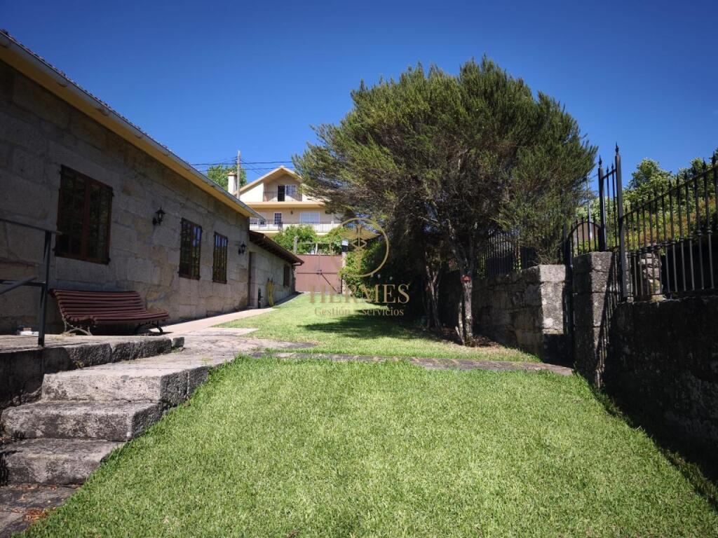 Casa en vennta, con finca de 1800 m2 en Mondariz - foto 2