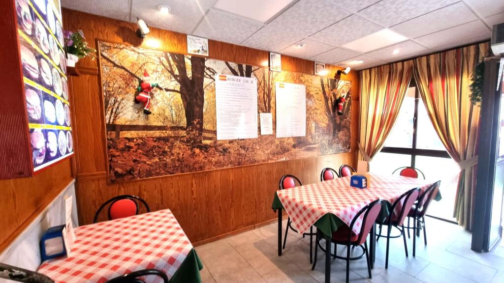 Restaurante Burger en plena actividad - foto 5