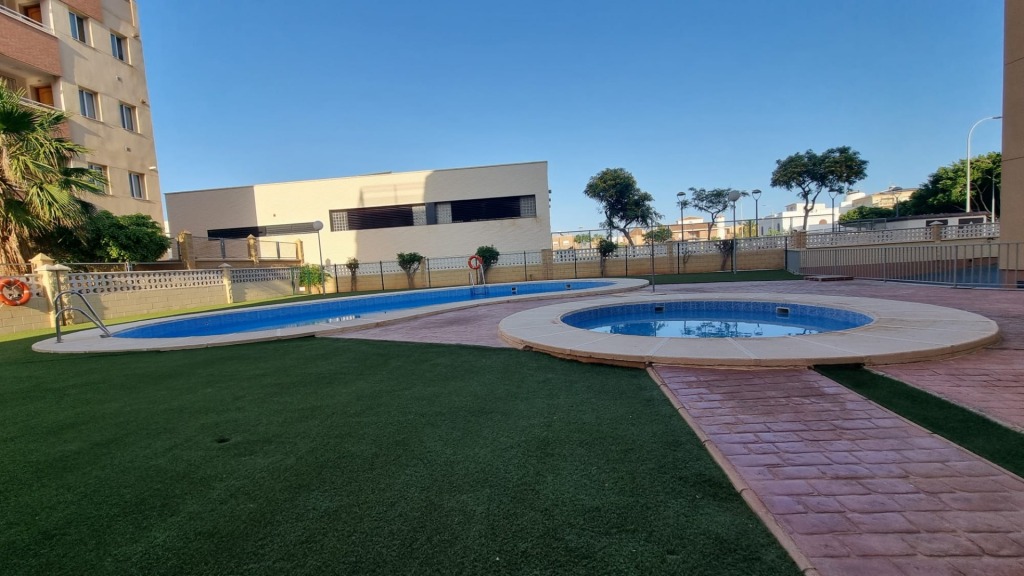 Amplio y Moderno Piso en Roquetas de Mar - Las Salinas por s