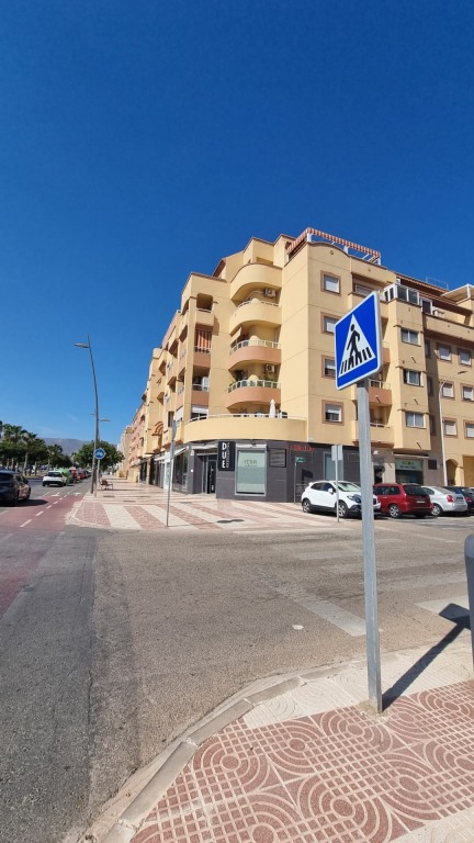 Amplio y Moderno Piso en Roquetas de Mar - Las Salinas por s - foto 35