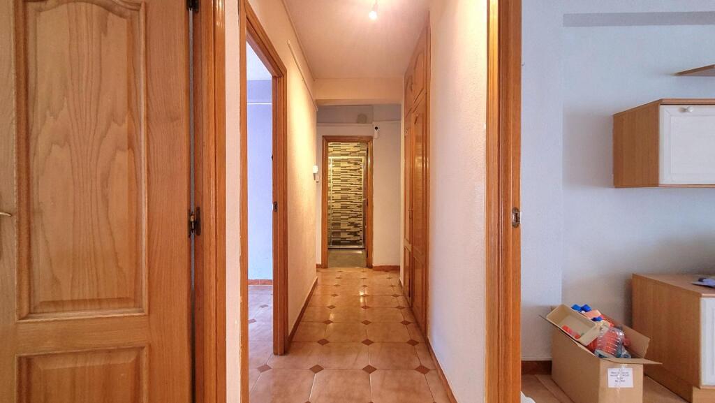 PISO DE CUATRO DORMITORIOS, EXTERIOR, LUMINOSO CON TERRAZA - foto 2