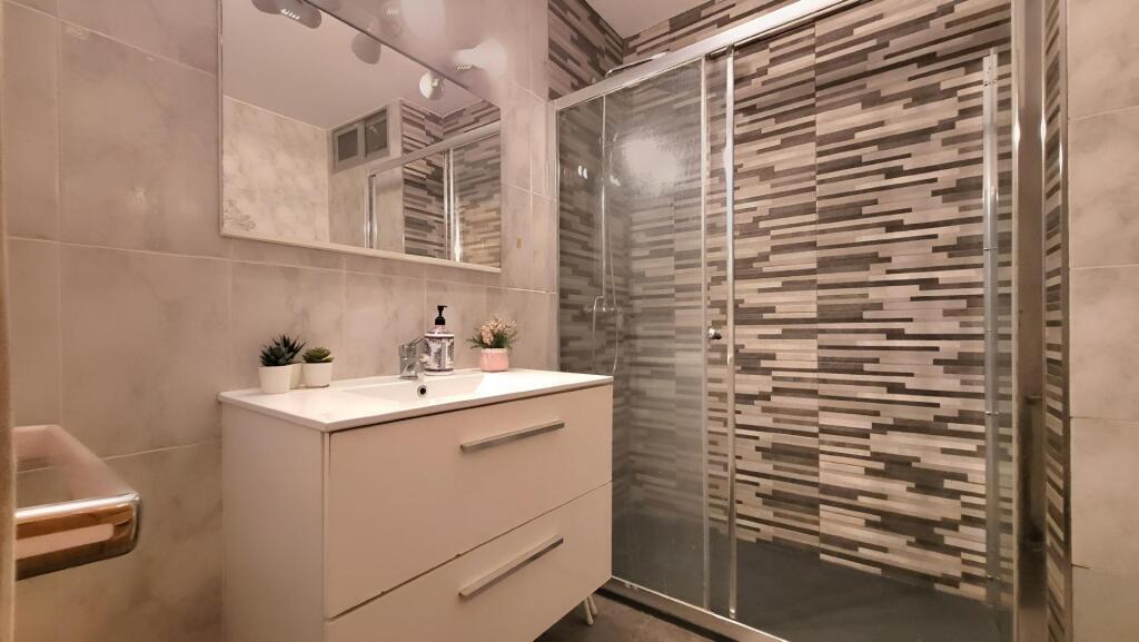 PISO DE CUATRO DORMITORIOS, EXTERIOR, LUMINOSO CON TERRAZA - foto 14