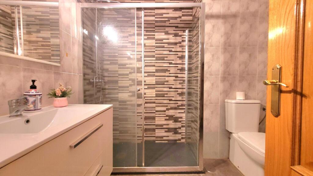 PISO DE CUATRO DORMITORIOS, EXTERIOR, LUMINOSO CON TERRAZA - foto 16
