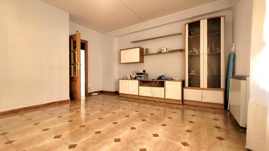 PISO DE CUATRO DORMITORIOS, EXTERIOR, LUMINOSO CON TERRAZA - foto 3