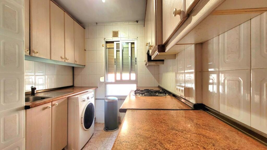 PISO DE CUATRO DORMITORIOS, EXTERIOR, LUMINOSO CON TERRAZA - foto 6
