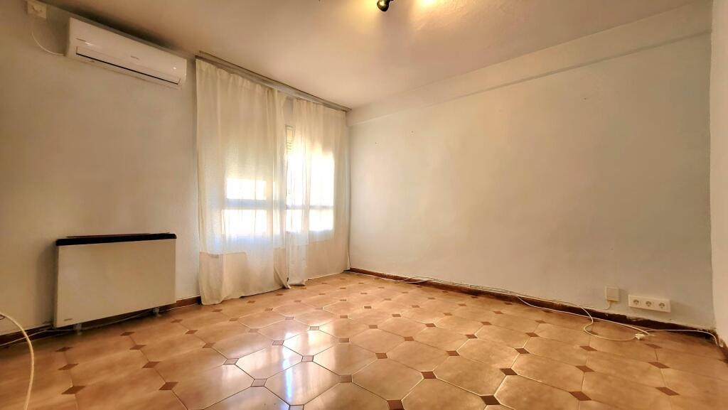 PISO DE CUATRO DORMITORIOS, EXTERIOR, LUMINOSO CON TERRAZA - foto 8