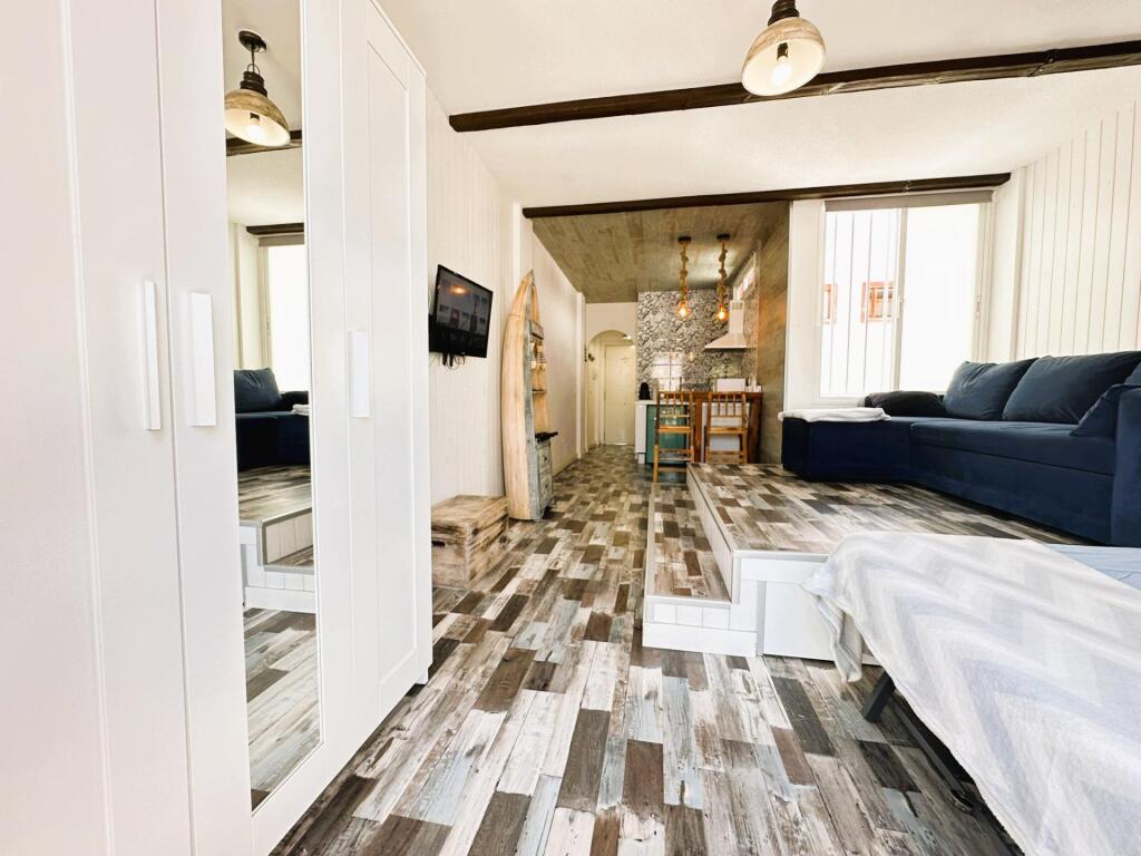 Encantador Estudio con Terraza y Vista al Mar en Torviscas - foto 14