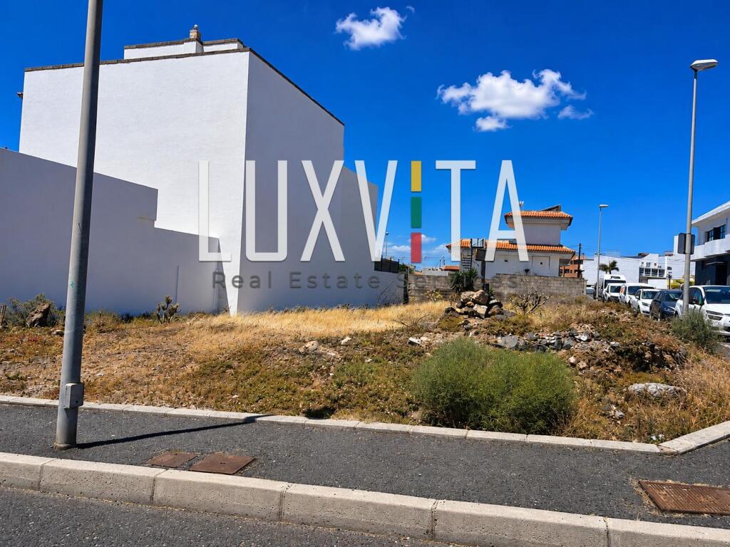 Amplio terreno urbano de 329 m2 en San Isidro, Granadilla de - foto 2
