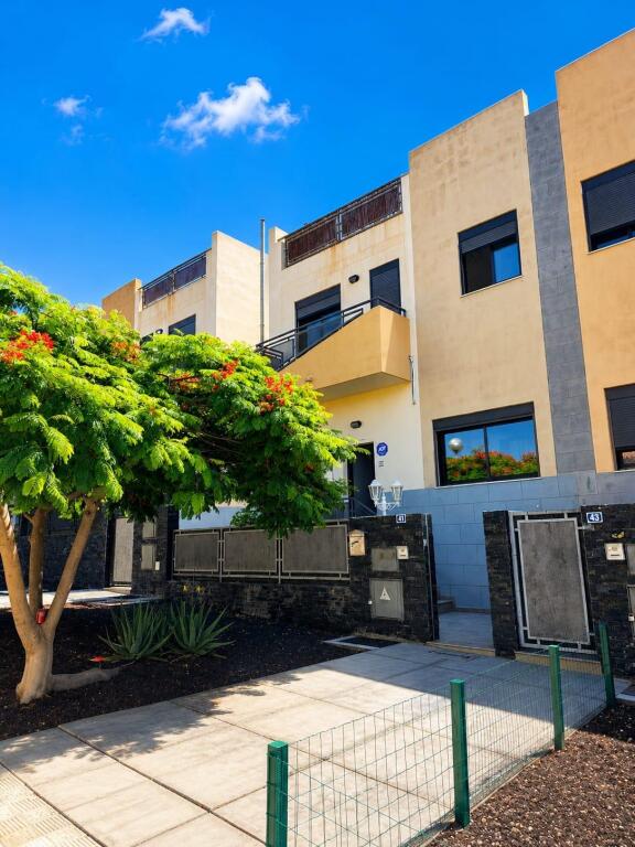 Impecable Adosado en Cho-Guaza, Arona - 399.000€
