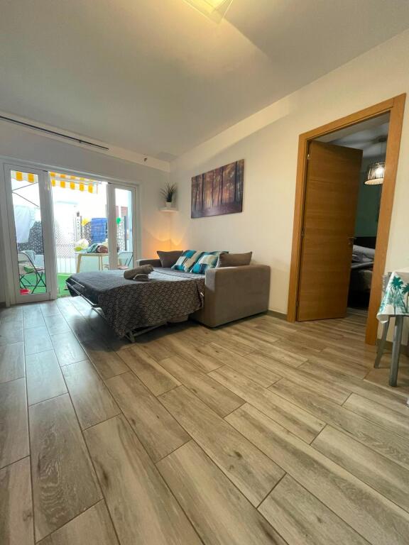 Piso Reformado de 2 habitaciones en Los Cristianos con Pisci - foto 2