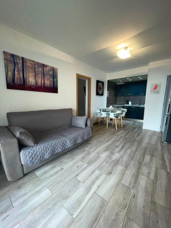 Piso Reformado de 2 habitaciones en Los Cristianos con Pisci - foto 12