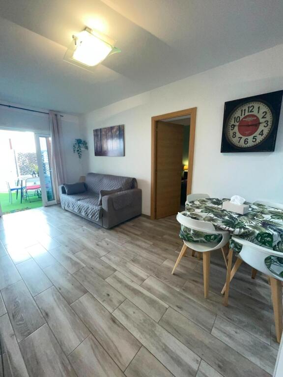 Piso Reformado de 2 habitaciones en Los Cristianos con Pisci - foto 3