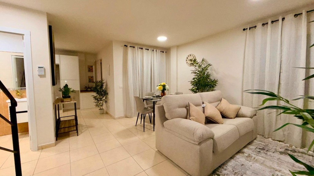 Exclusivo Adosado Reformado en Palm Mar, Arona - €650,000 - foto 2