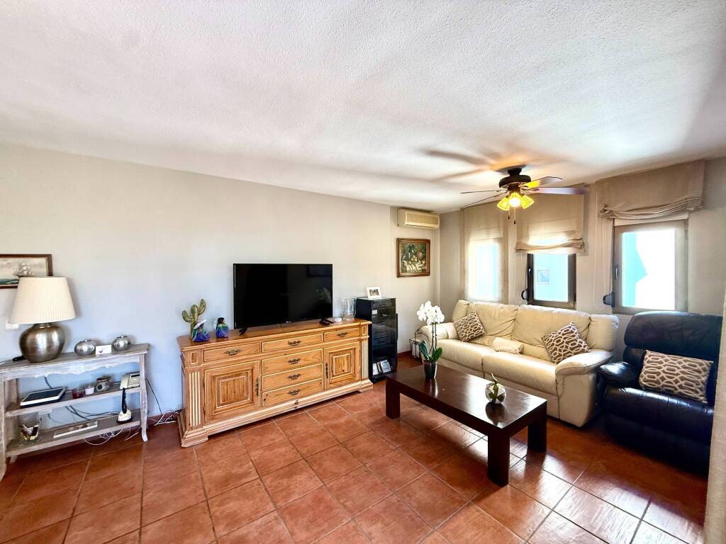 Amplia Vivienda en Pleno Recinto Ferial de Fuengirola - foto 3