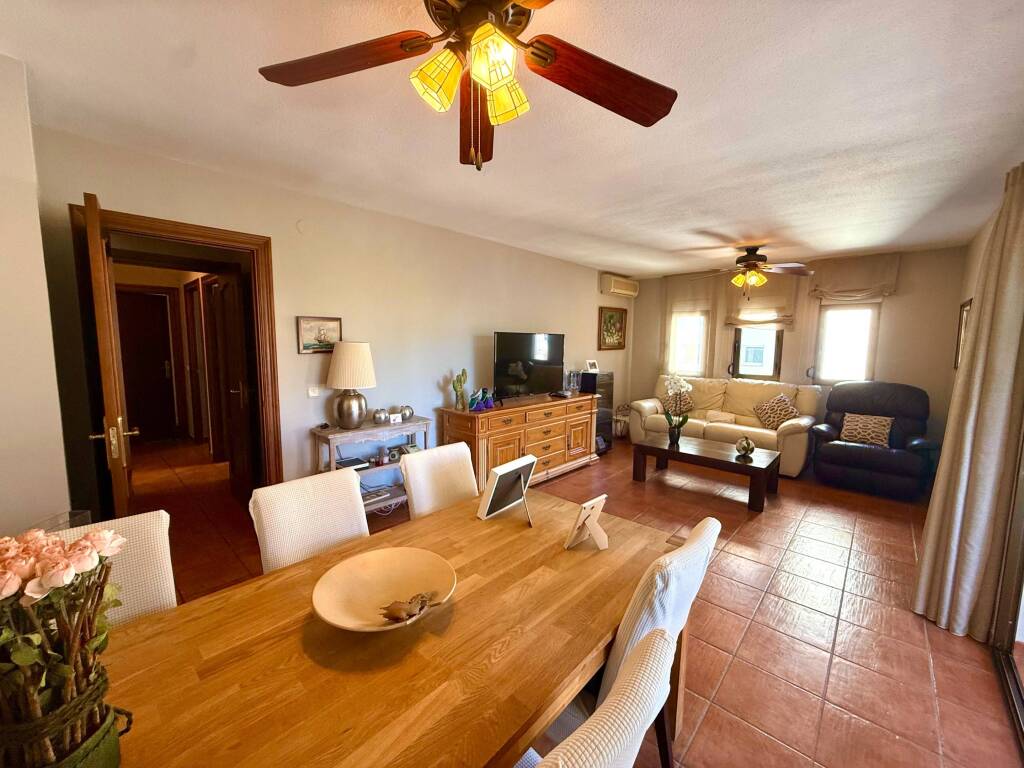Amplia Vivienda en Pleno Recinto Ferial de Fuengirola - foto 4