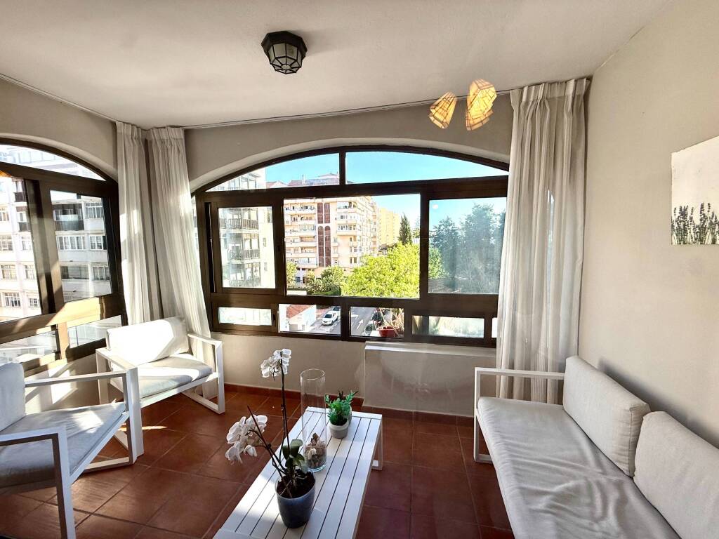 Amplia Vivienda en Pleno Recinto Ferial de Fuengirola - foto 7
