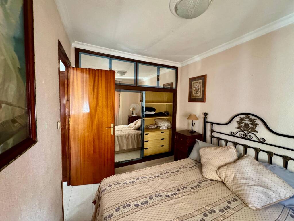 Piso de dos habitaciones a 300m de la playa a reformar
