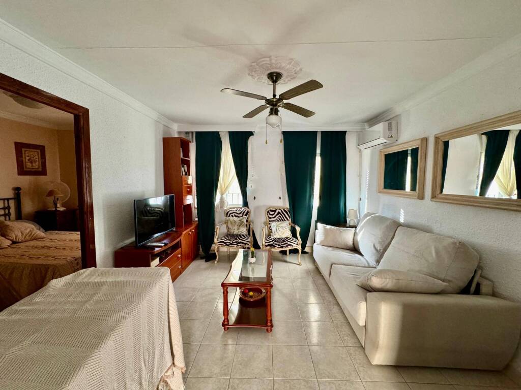 Piso de dos habitaciones a 300m de la playa a reformar - foto 4