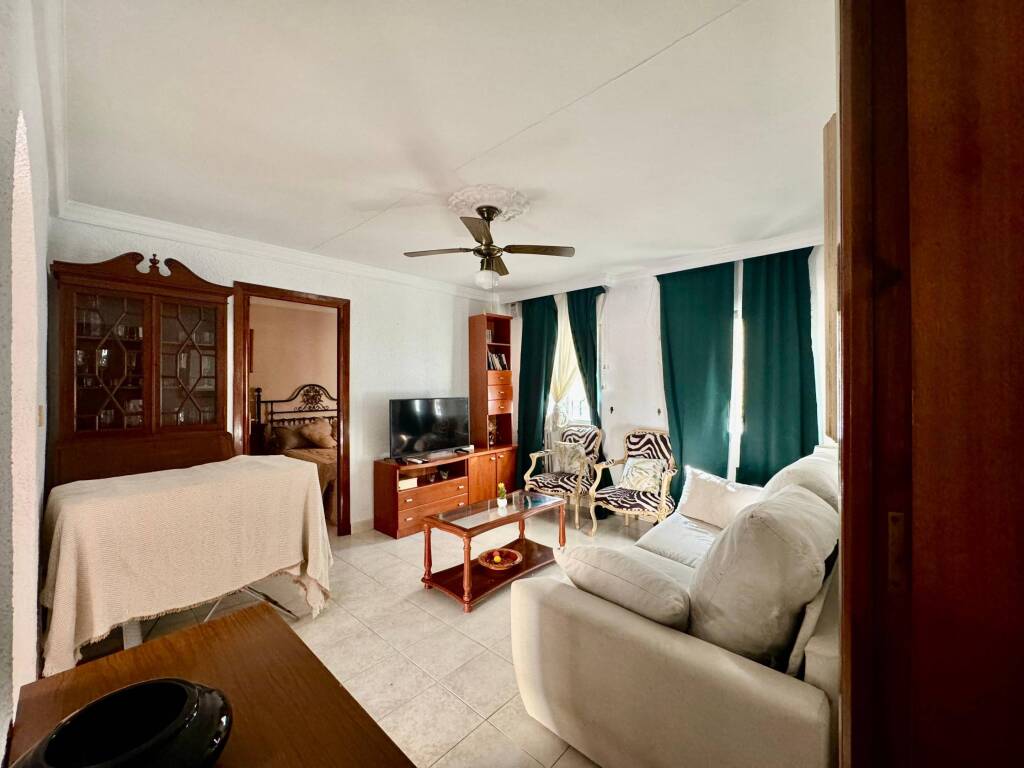 Piso de dos habitaciones a 300m de la playa a reformar - foto 5