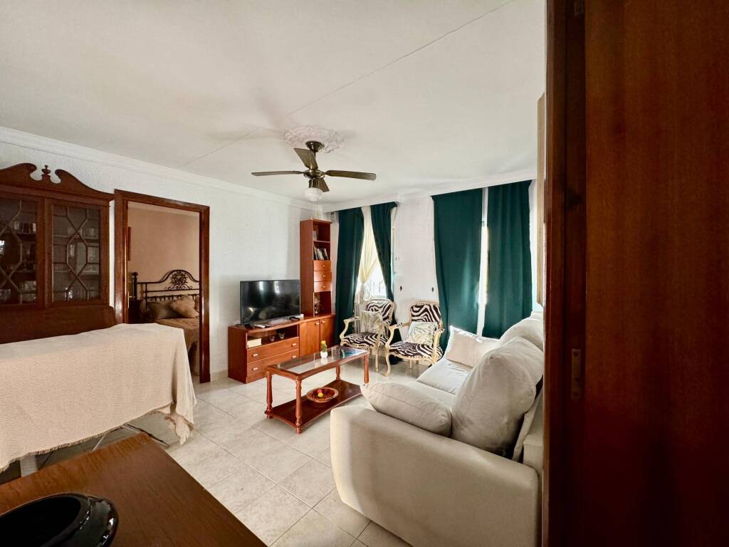 Piso de dos habitaciones a 300m de la playa a reformar - foto 6