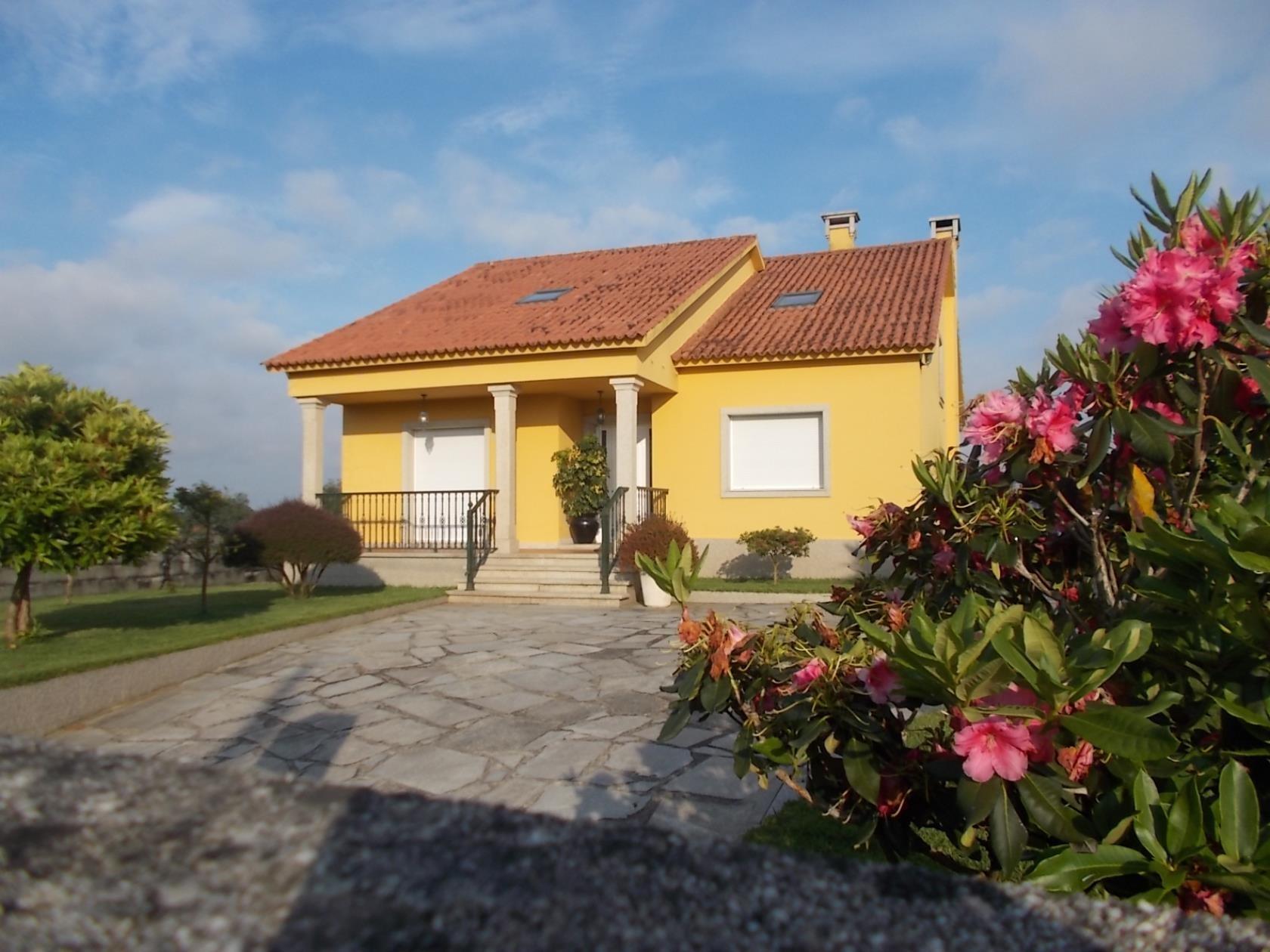 Vivienda en venta en Ribadumia. Alquilado. No se Puede Visitar.