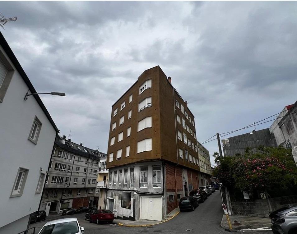 Piso en venta en Ribeira. Alquilado. No se Puede Visitar. - foto 2