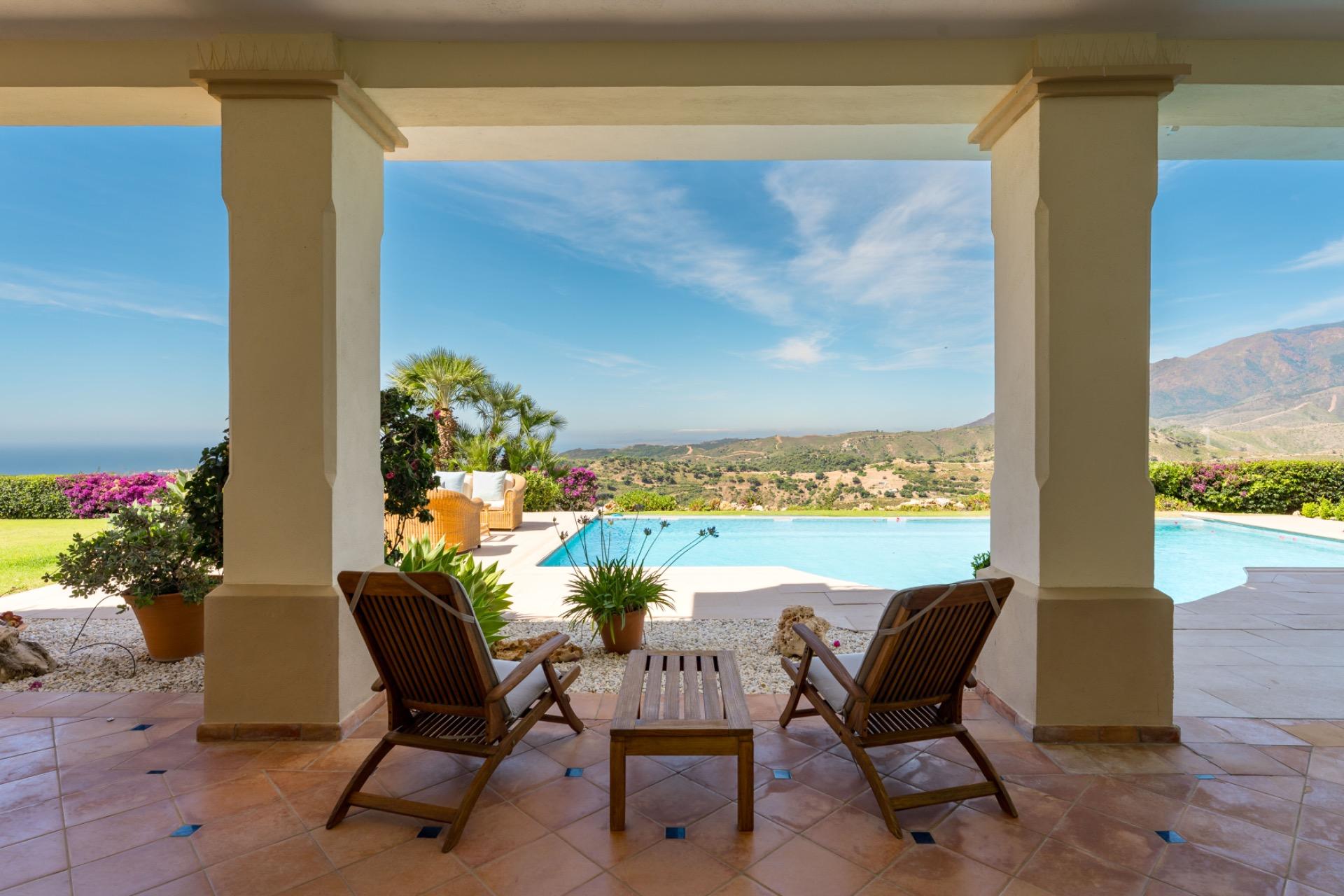 VILLA DE LUJO EN LOS MONTES DE ESTEPONA CON VISTAS AL MAR - foto 11