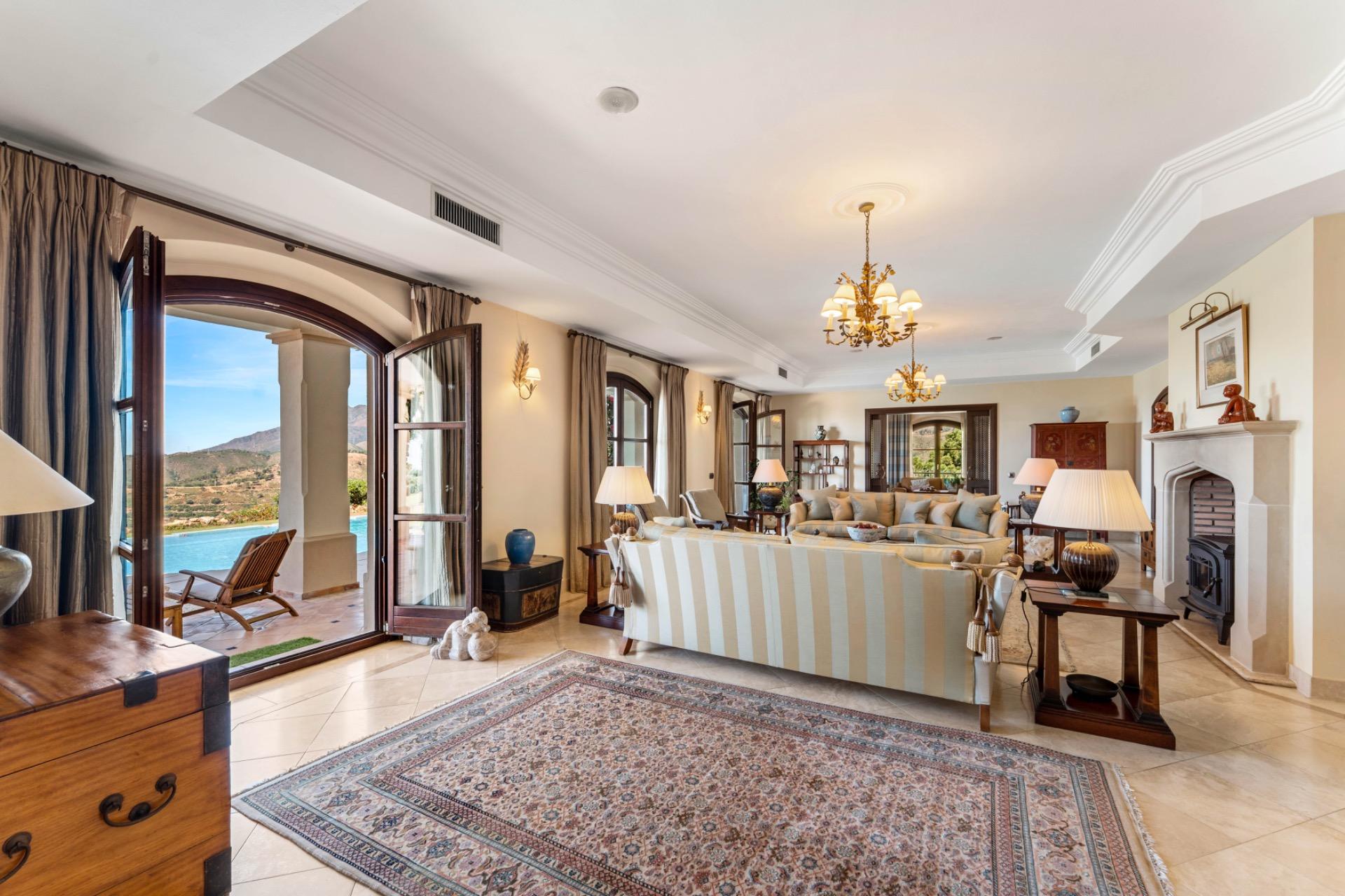 VILLA DE LUJO EN LOS MONTES DE ESTEPONA CON VISTAS AL MAR - foto 14
