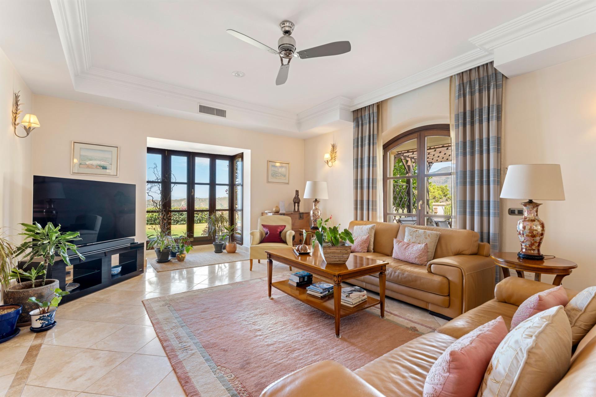 VILLA DE LUJO EN LOS MONTES DE ESTEPONA CON VISTAS AL MAR - foto 15