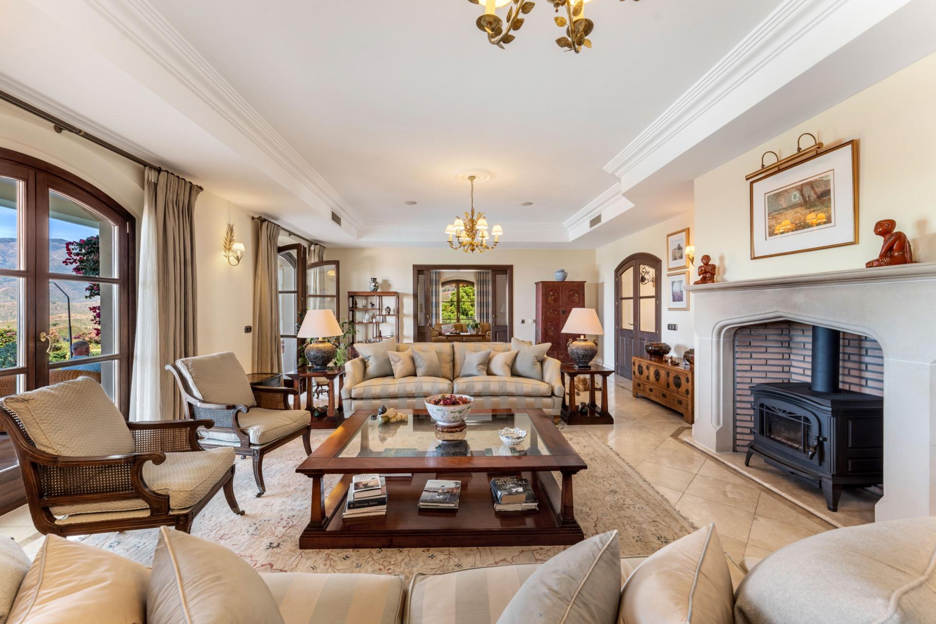 VILLA DE LUJO EN LOS MONTES DE ESTEPONA CON VISTAS AL MAR - foto 17