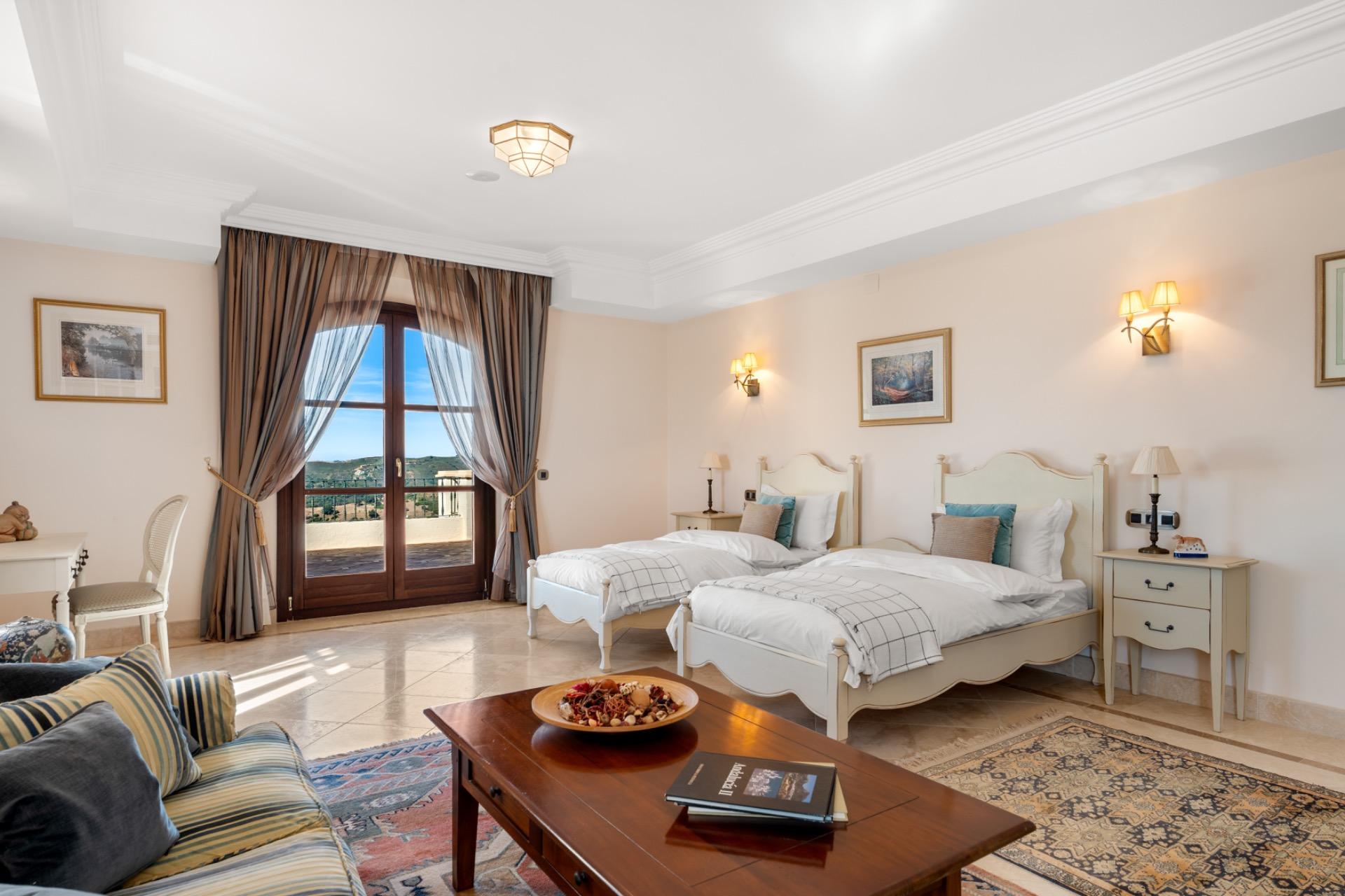 VILLA DE LUJO EN LOS MONTES DE ESTEPONA CON VISTAS AL MAR - foto 21