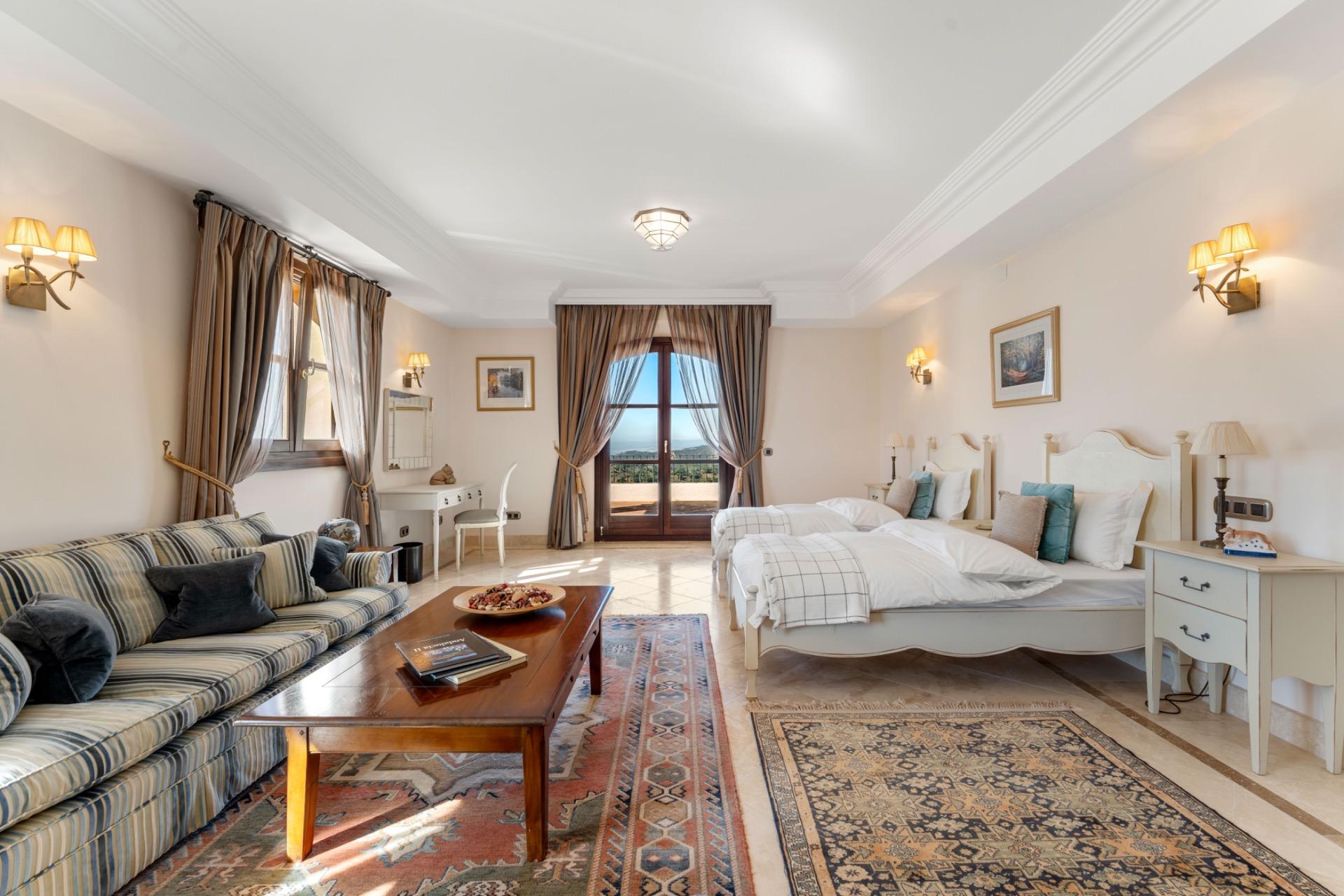 VILLA DE LUJO EN LOS MONTES DE ESTEPONA CON VISTAS AL MAR - foto 25