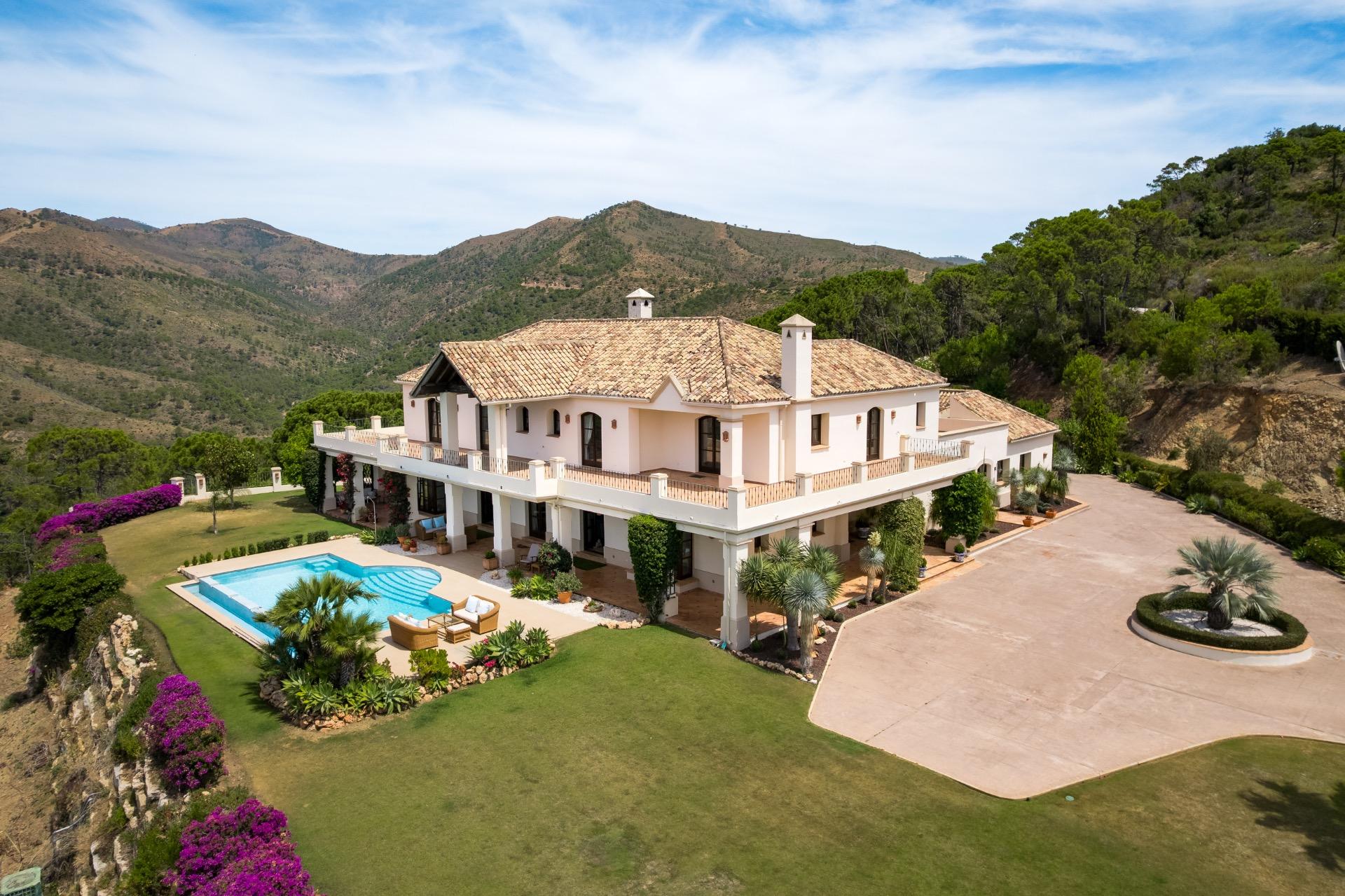 VILLA DE LUJO EN LOS MONTES DE ESTEPONA CON VISTAS AL MAR - foto 4