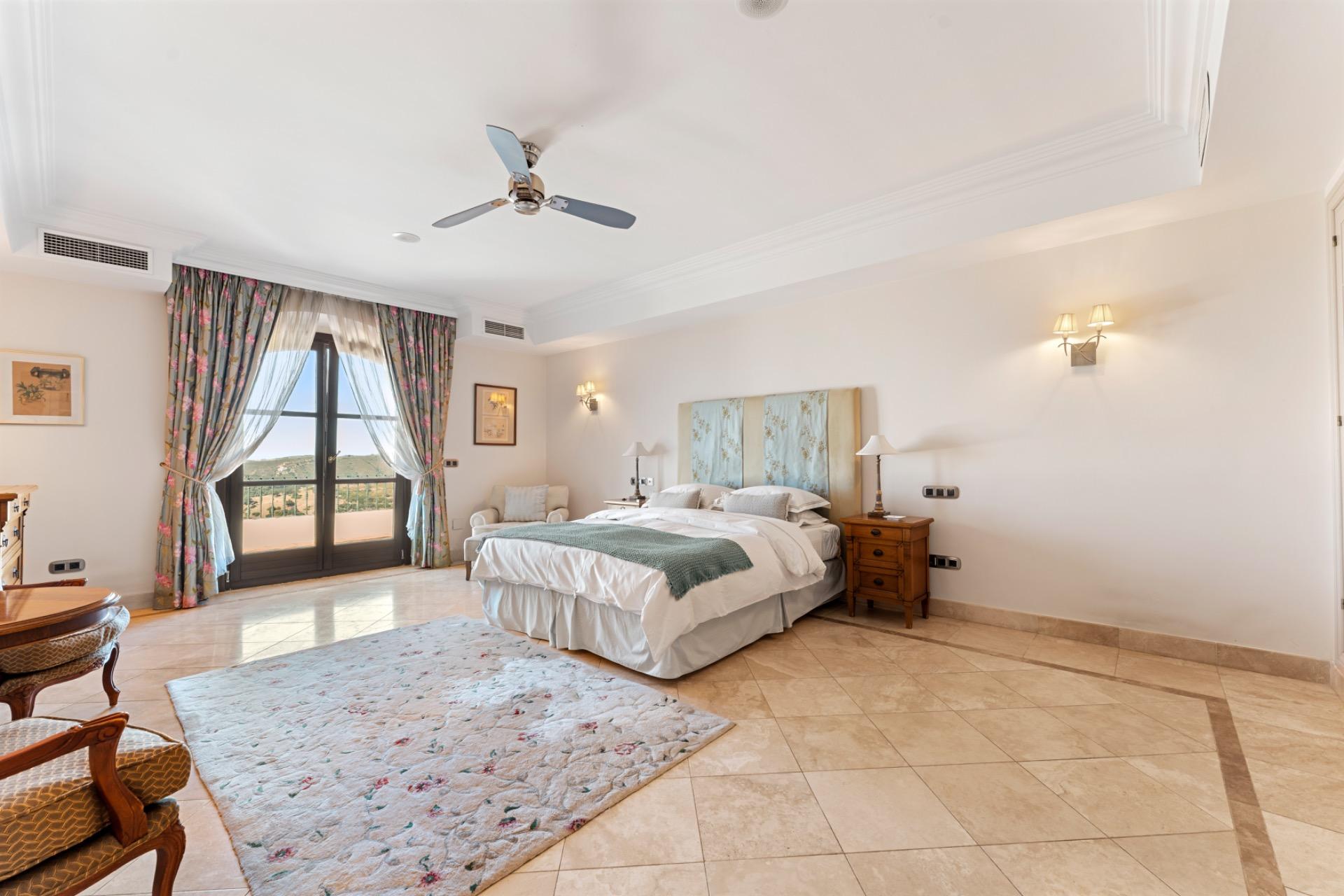 VILLA DE LUJO EN LOS MONTES DE ESTEPONA CON VISTAS AL MAR - foto 35