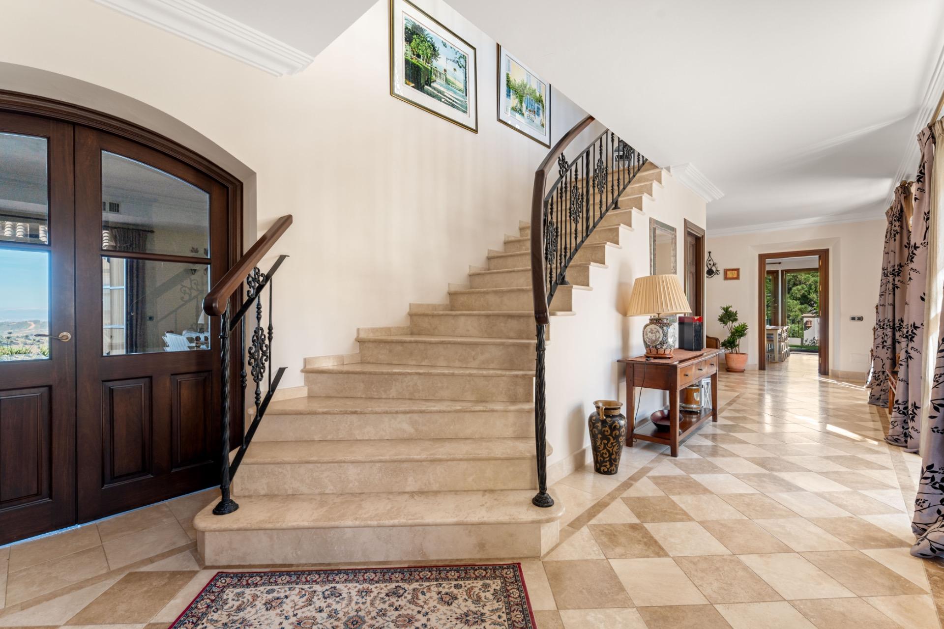 VILLA DE LUJO EN LOS MONTES DE ESTEPONA CON VISTAS AL MAR - foto 37