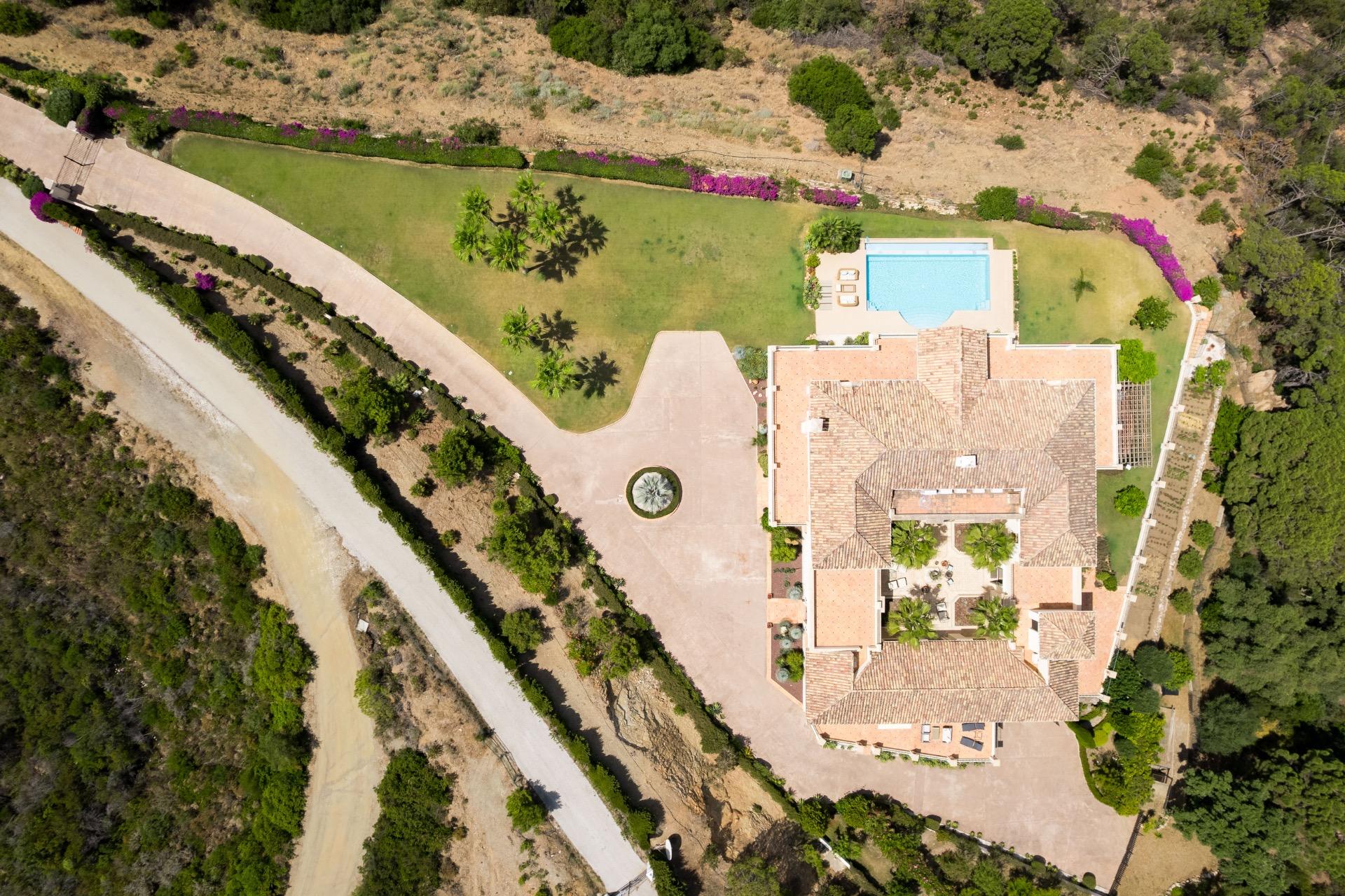 VILLA DE LUJO EN LOS MONTES DE ESTEPONA CON VISTAS AL MAR - foto 39