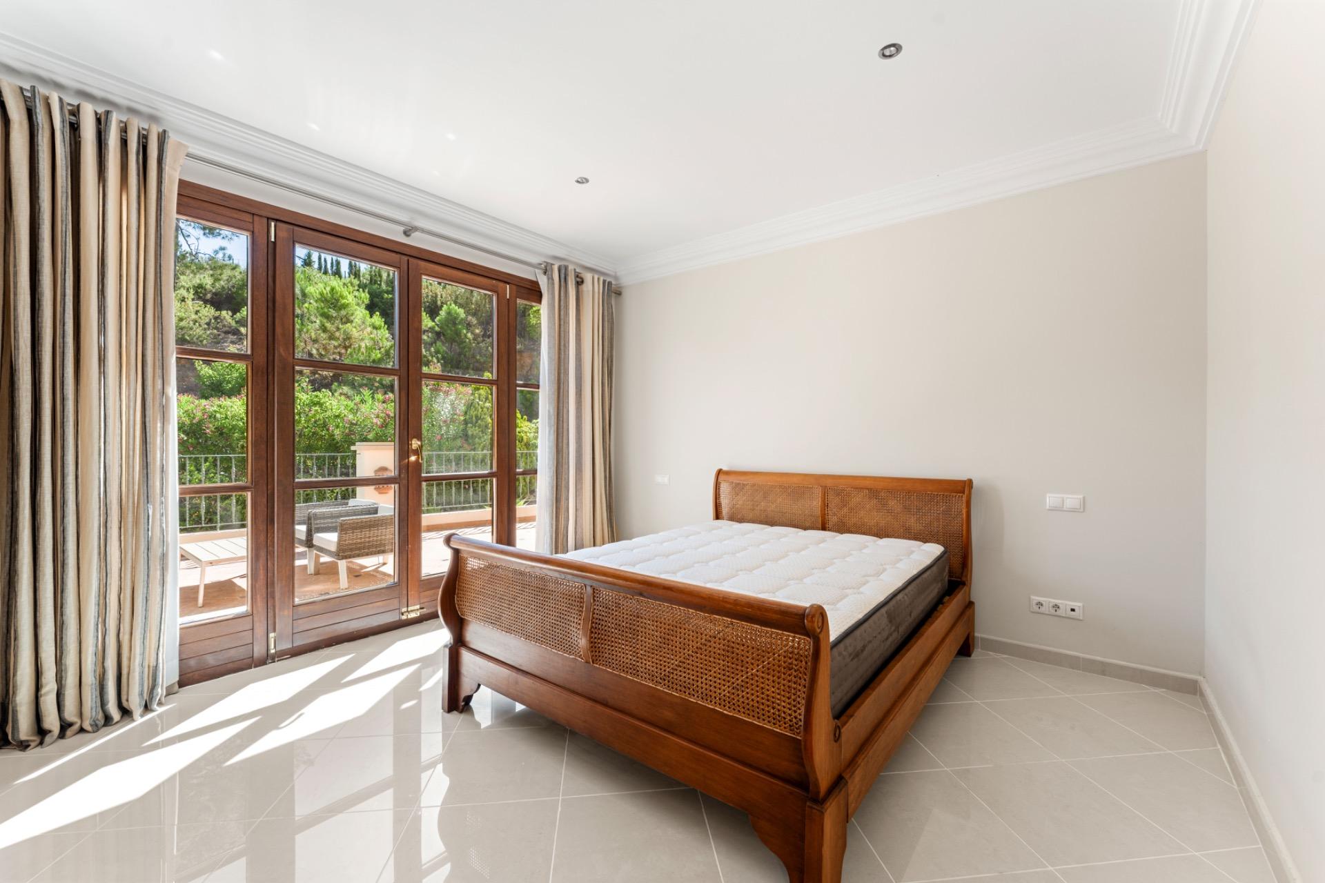 VILLA DE LUJO EN LOS MONTES DE ESTEPONA CON VISTAS AL MAR - foto 44