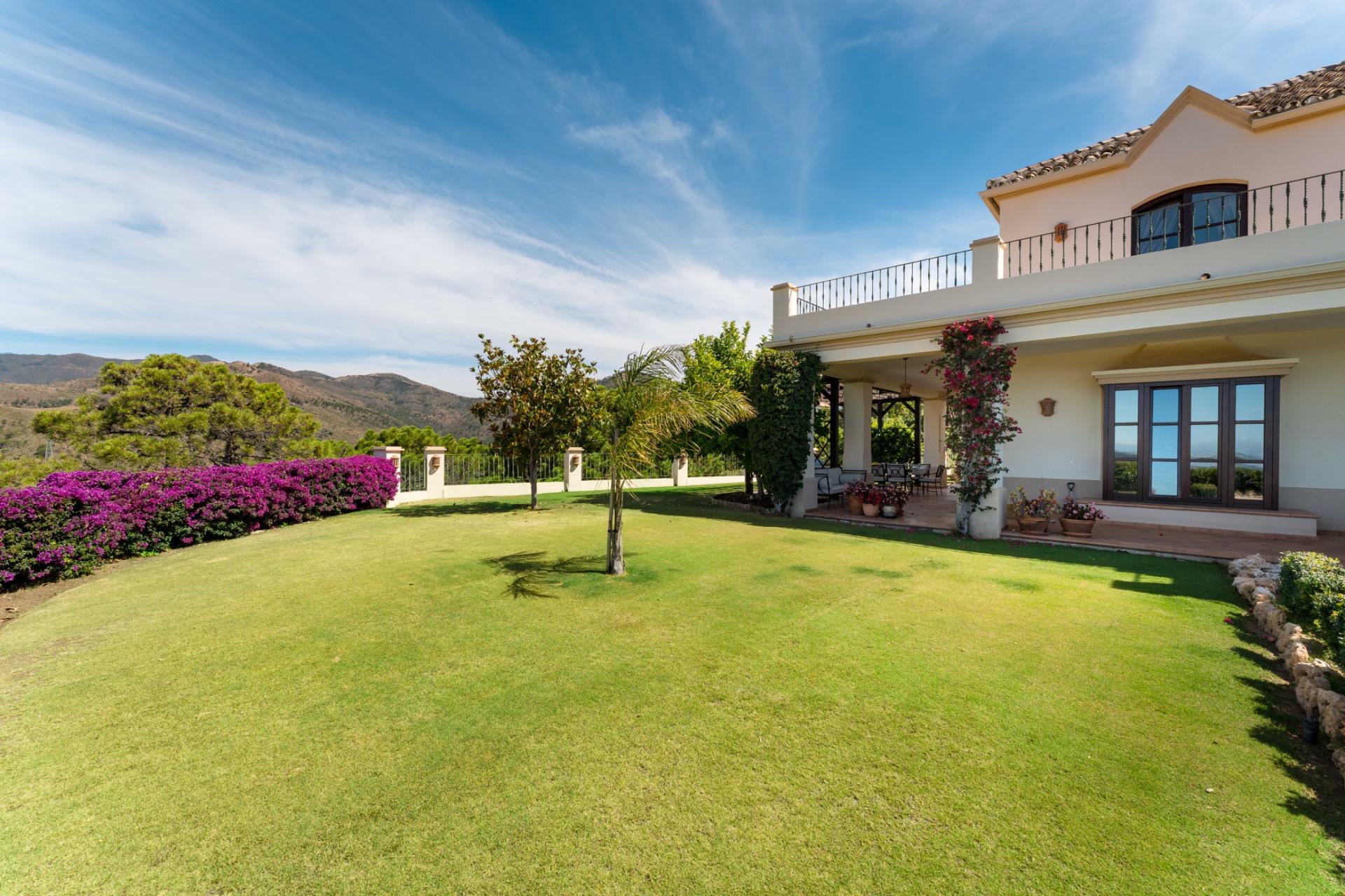 VILLA DE LUJO EN LOS MONTES DE ESTEPONA CON VISTAS AL MAR - foto 6