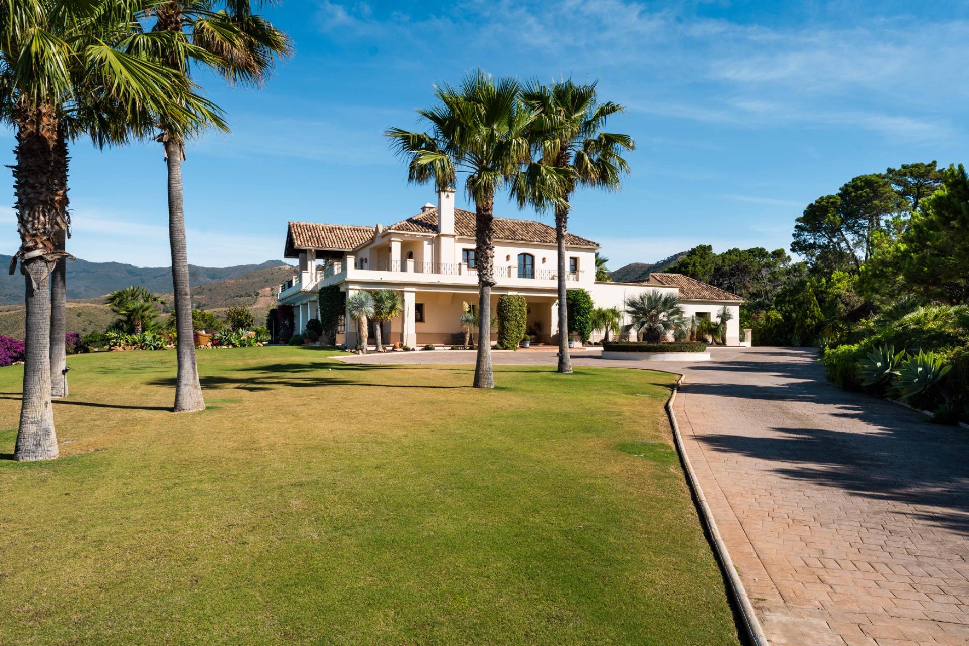 VILLA DE LUJO EN LOS MONTES DE ESTEPONA CON VISTAS AL MAR - foto 8