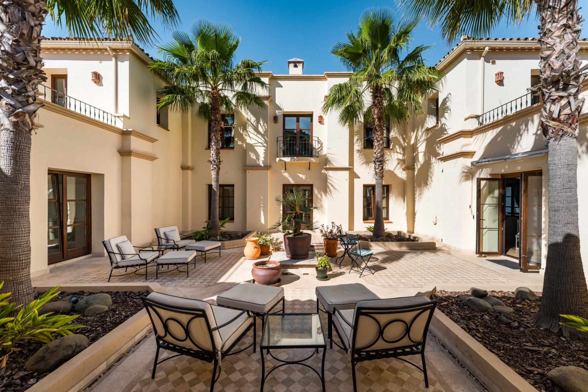 VILLA DE LUJO EN LOS MONTES DE ESTEPONA CON VISTAS AL MAR - foto 10