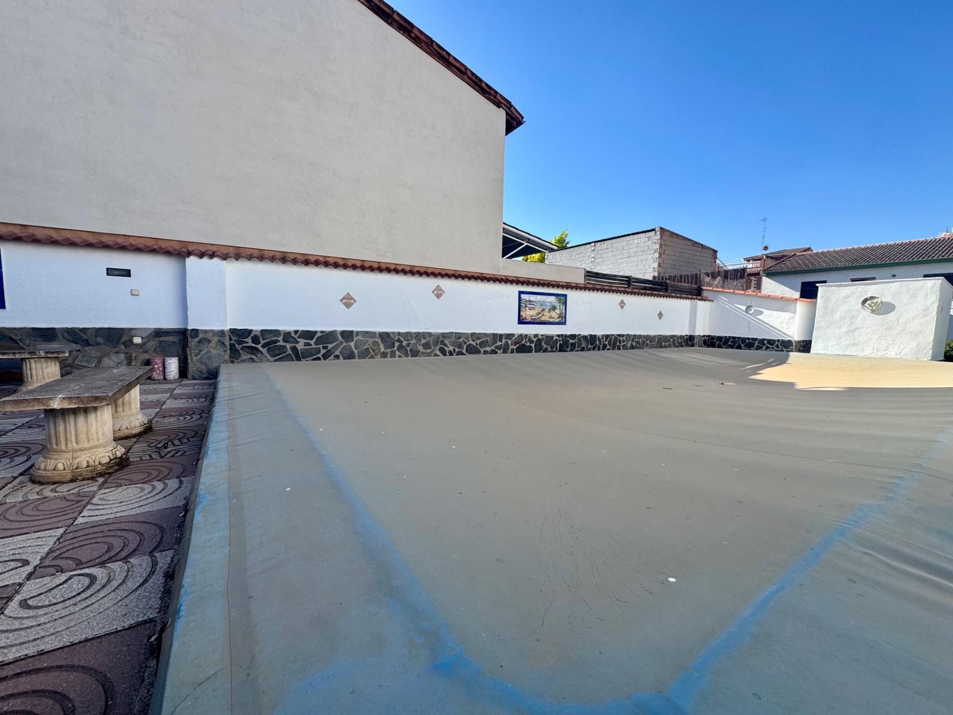 Chalet independiente con gran parcela, piscina privada y gar - foto 2