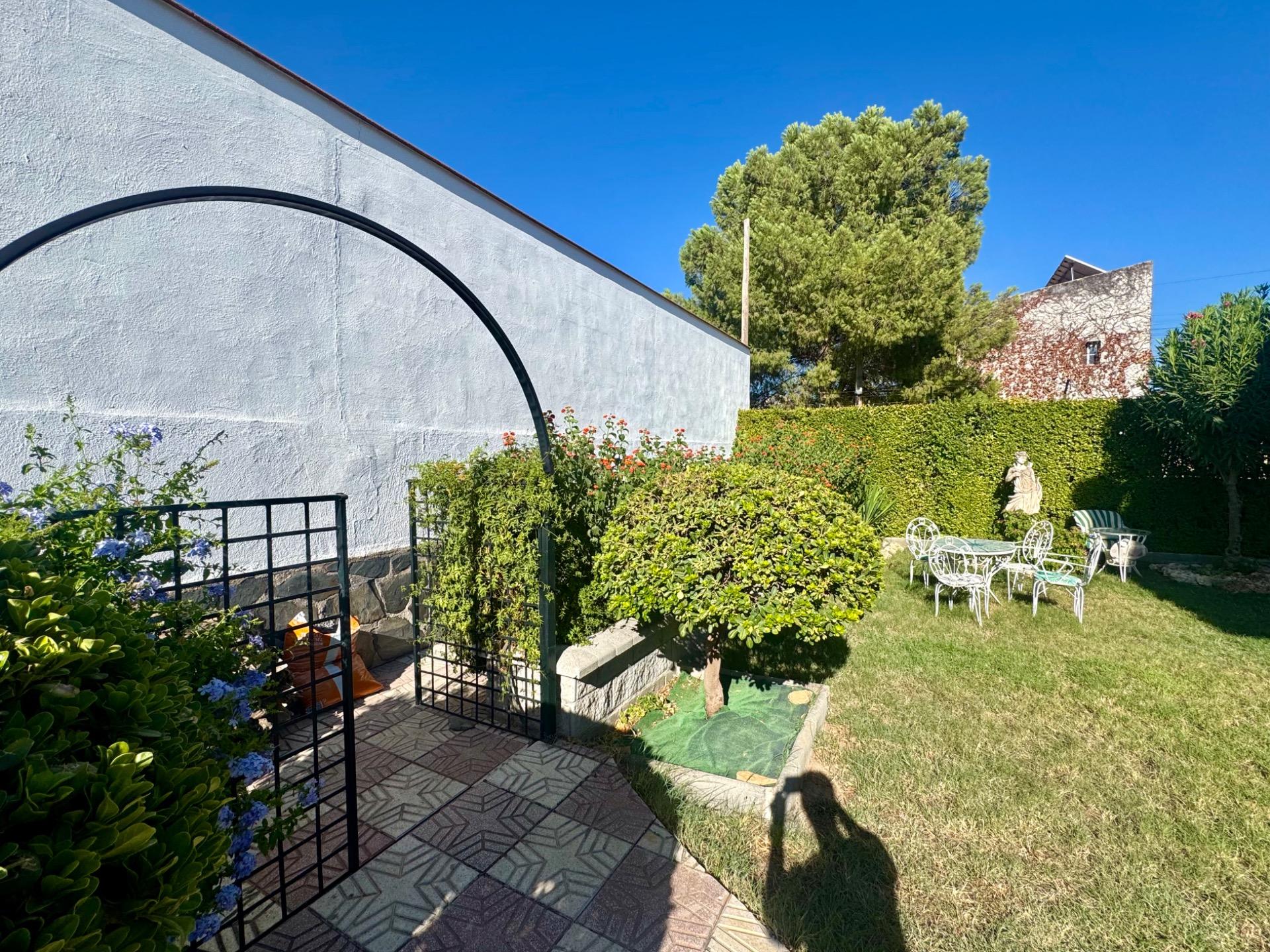 Chalet independiente con gran parcela, piscina privada y gar - foto 11