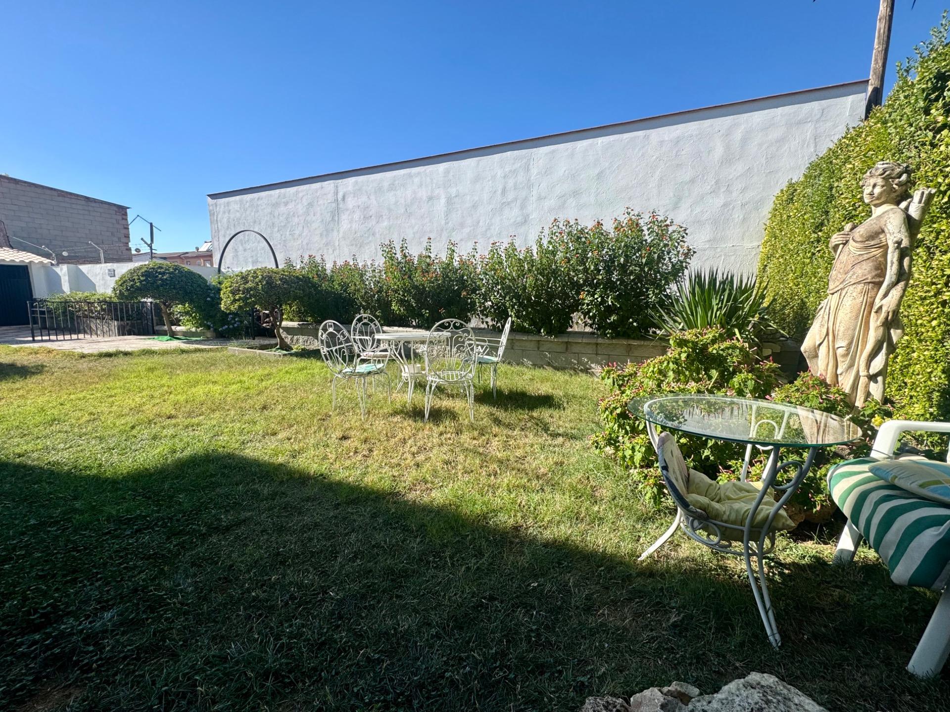 Chalet independiente con gran parcela, piscina privada y gar - foto 13