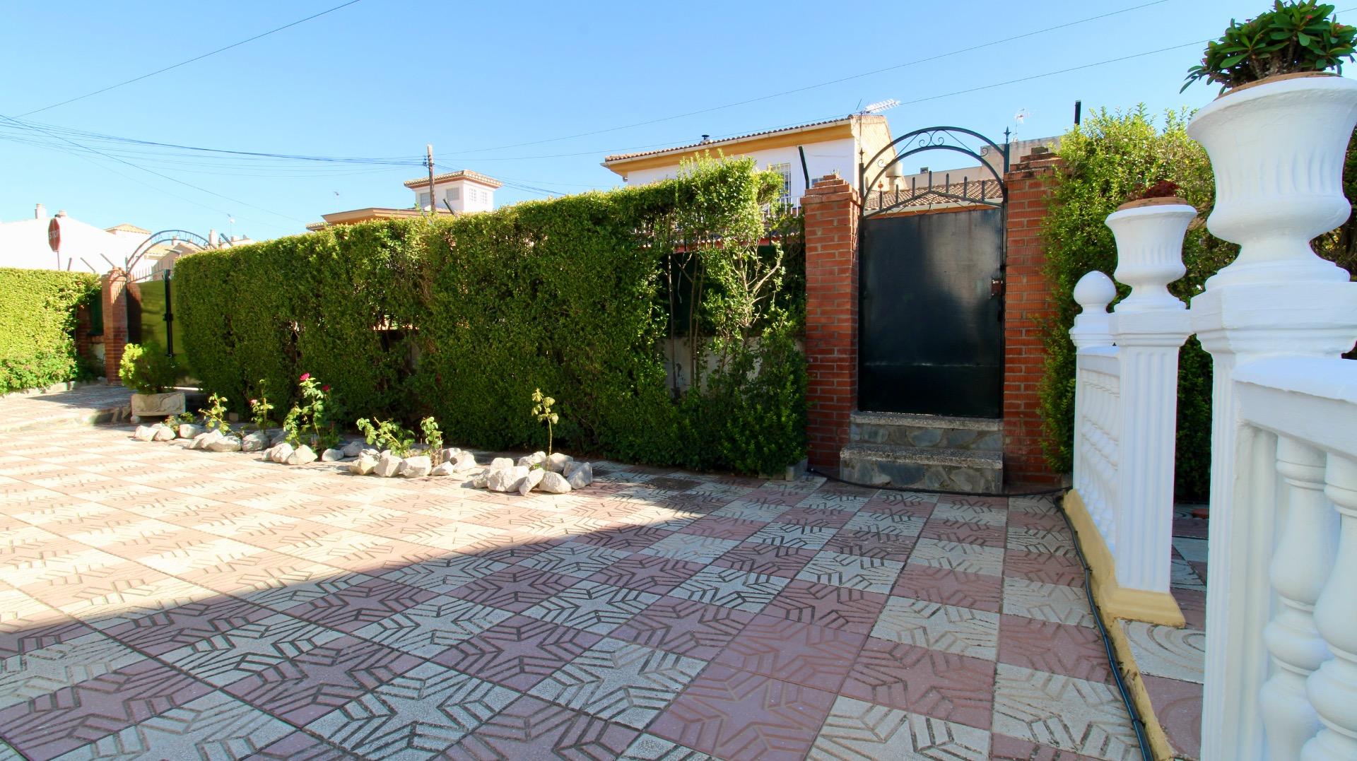 Chalet independiente con gran parcela, piscina privada y gar - foto 16