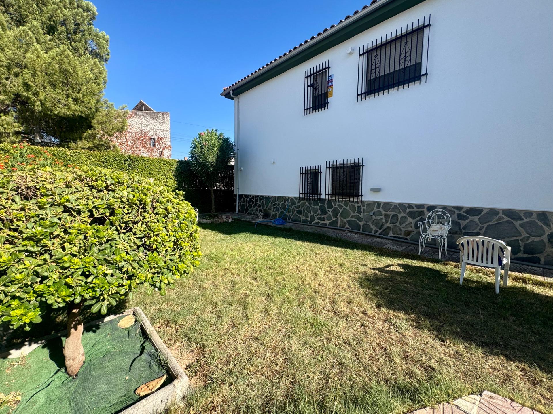 Chalet independiente con gran parcela, piscina privada y gar - foto 9